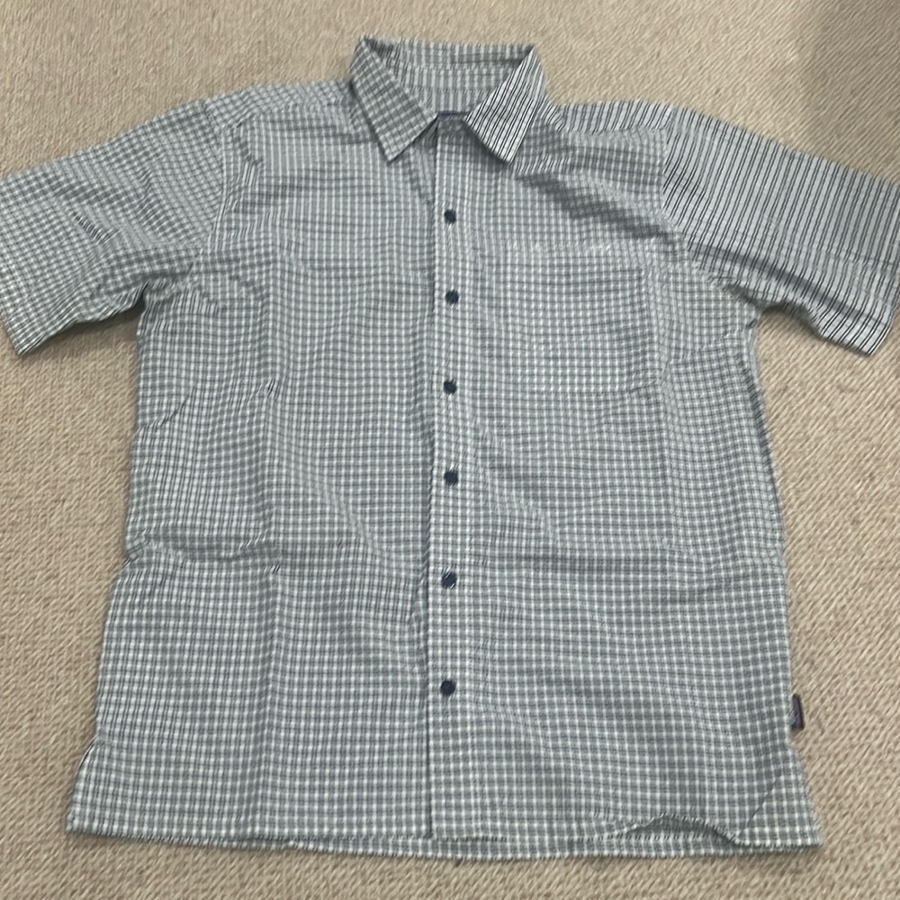 Patagonia men’s medium short sleeve button-down with pocket